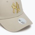 Femei New Era Metallic Logo 9Forty New York Yankees baseball cap bej deschis 3
