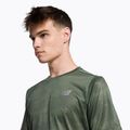 Tricou de alergare New Balance Top Printed Impact Run SS pentru bărbați, verde NBMT21263DON 4