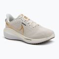 Încălțăminte de alergare pentru femei Nike Vomero 17 phantom/light bone/sail/metallic gold