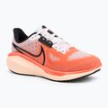 Încălțăminte de alergare pentru femei Nike Vomero 17 white/light wild mango/crimson tint/black