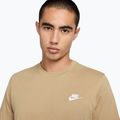 Tricou pentru bărbați Nike Sportswear Club parachute beige 4