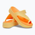 Șlapi pentru femei Crocs Getaway Platform Toe Loop golden hour 3