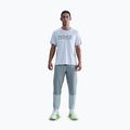 Pantaloni de alergare pentru bărbați Nike Challenger Therma-Fit Winterized light smoke grey 2