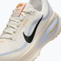 Încălțăminte de alergare pentru femei Nike Vomero 18 GORE-TEX pale ivory/football grey/sundial/sequola 7