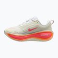Încălțăminte de alergare pentru femei Nike Vomero Plus sail/white/orange pulse/hot lava 2