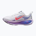 Încălțăminte de alergare pentru femei Nike Vomero 18 white/violet mist/sapphire/hot lava 2