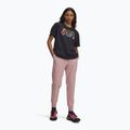 Pantaloni de antrenament pentru femei Under Armour Sport High Rise Woven tourmaline pink/maroon mist 2
