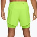 Pantaloni scurți de alergare pentru bărbați Nike Stride Dri-Fit Hybrid 5" volt ice 2