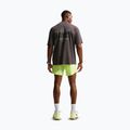 Pantaloni scurți de alergare pentru bărbați Nike Stride Dri-Fit 2in1 7" volt ice 3