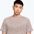 Tricou de alergare pentru bărbați Nike Stride ADV silt red 3