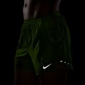 Pantaloni scurți bărbați Nike Stride Dri-Fit cu căptușeală tip slip 5" volt ice 7