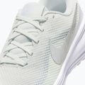 Încălțăminte de alergare pentru femei Nike Revolution 8 off white/barely green/metallic silver 4