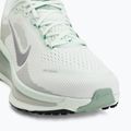 Încălțăminte de alergare pentru femei Nike Vomero 18 barely green/steam/metallic silver 7