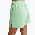 Pantaloni scurți de antrenament pentru femei Nike 24.7 ImpossiblySoft cucumber calm/illusion green 5