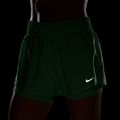 Pantaloni scurți de antrenament pentru femei Nike One cucumber calm/white 5