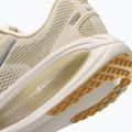 Încălțăminte de alergare pentru bărbați Nike Vomero 18 light khaki/desert khaki/metallic silver 6
