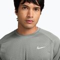 Tricou de alergare pentru bărbați Nike Stride grey fog 3