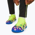 PUMA Future Match Energy TT ghete de fotbal pentru bărbați ultra albastru/alerta galbenă/roz luminos 16