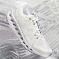 Încălțăminte de alergare pentru bărbați On Cloudsurfer white/frost 8