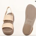 Sandale Crocs Brooklyn Met Low Wedge pentru femei din șampanie metalică șampanie 11
