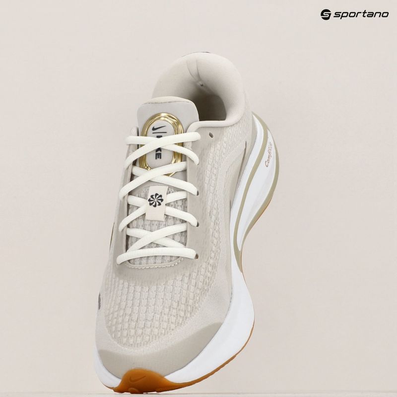 Încălțăminte de alergare pentru femei Nike Journey Run phantom/sail/gum light brown/neutral olive 9