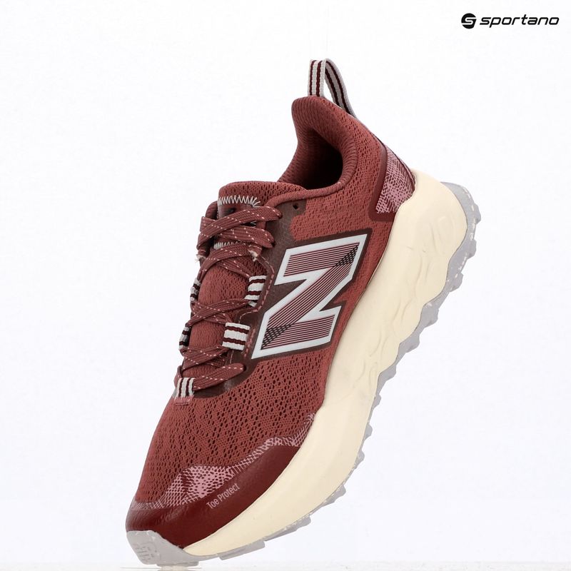 Încălțăminte de alergare pentru femei New Balance Fresh Foam Garoe V2 washed burgundy 9