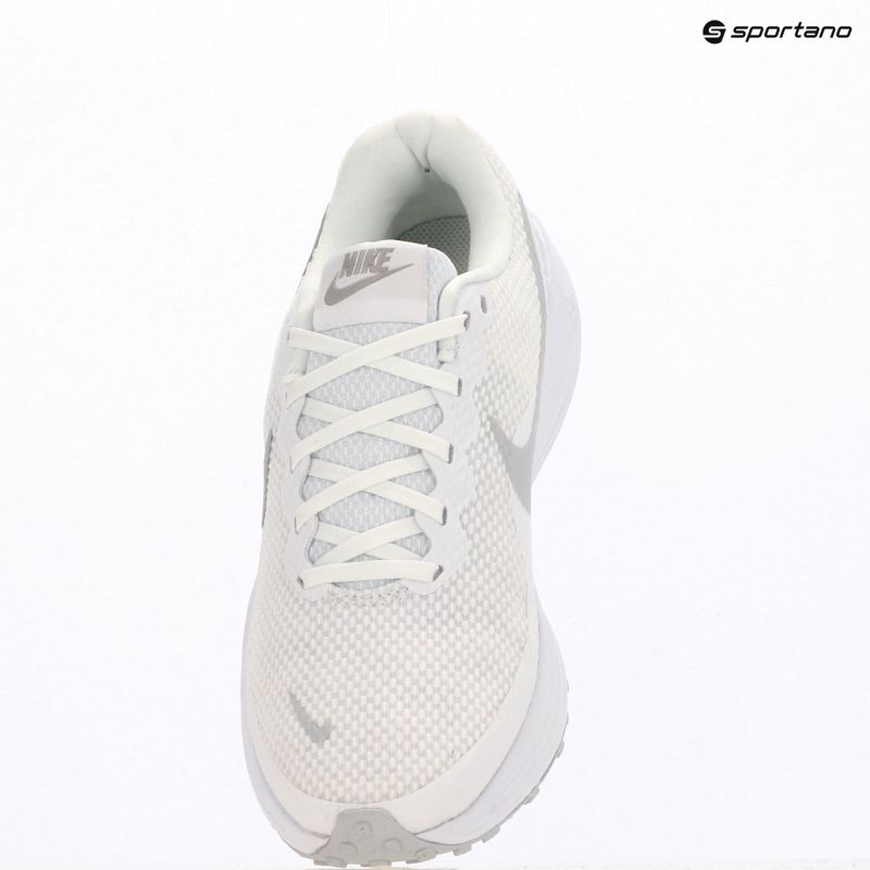 Încălțăminte de alergare pentru femei Nike Revolution 8 white/pure platinum 18