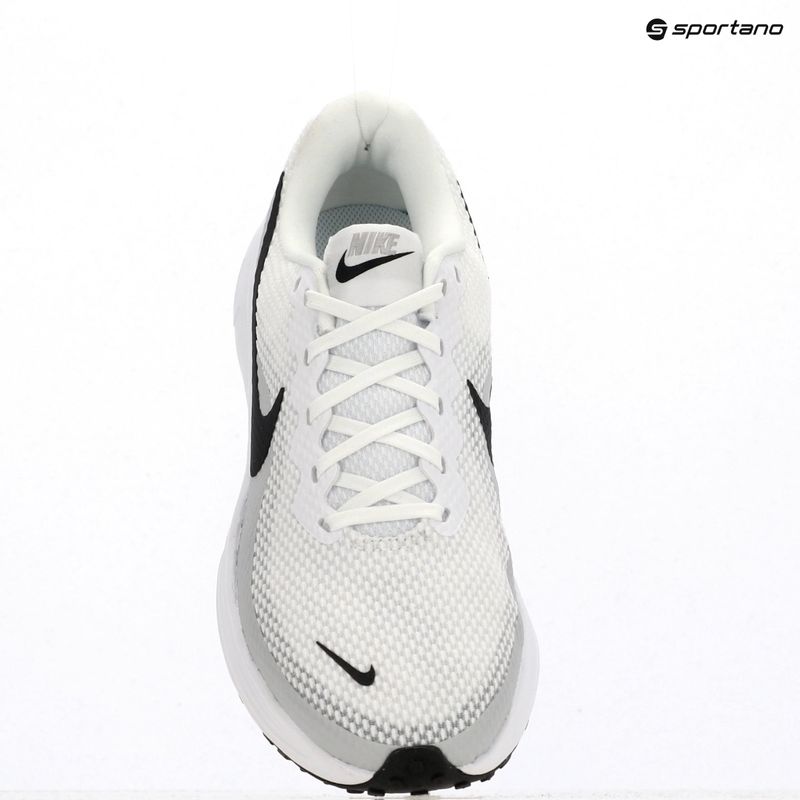 Încălțăminte de alergare pentru femei Nike Revolution 8 Extra Wide white/pure platinum/black 19