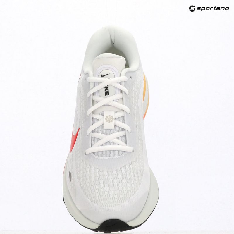Încălțăminte de alergare pentru bărbați NikeJourney Run white/spruce aura/bright crimson 9