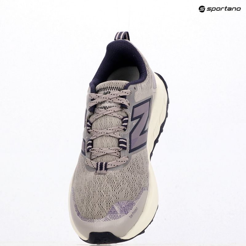 Încălțăminte de alergare pentru femei New Balance Fresh Foam Garoe V2 truffle salt/boysenberry/black 9