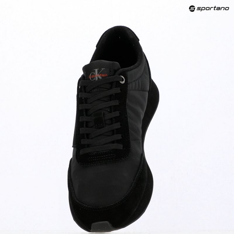 Încălțăminte pentru bărbați Calvin Klein HM0HM02212 Retro Runner Bans Leather Suede triple black/adrenaline rush 9