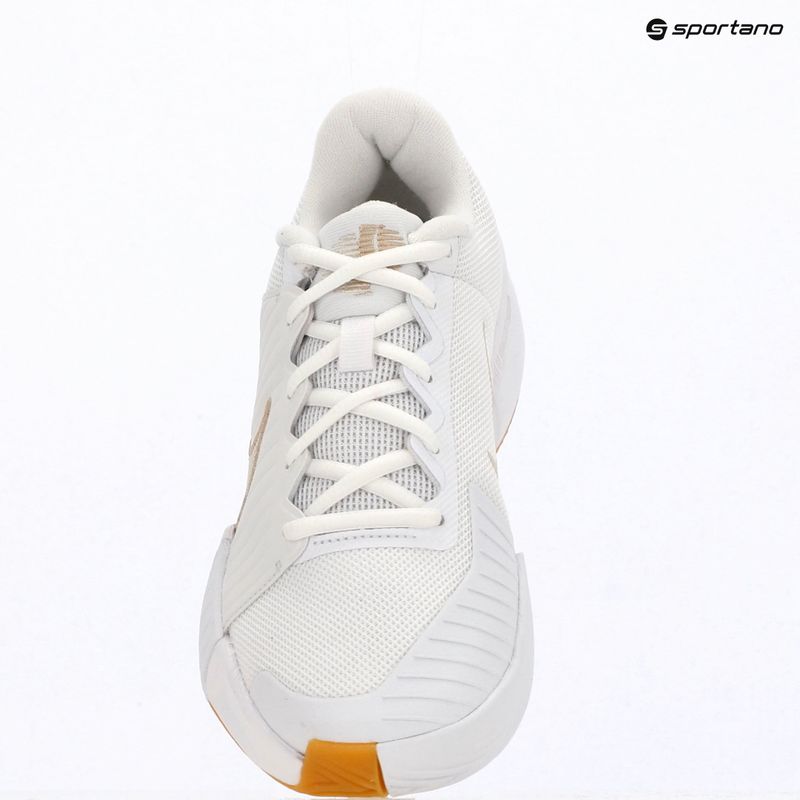 Încălțăminte de tenis pentru femei Nike GP Challenge Pro white/summit white/linen/light orewood brown 7