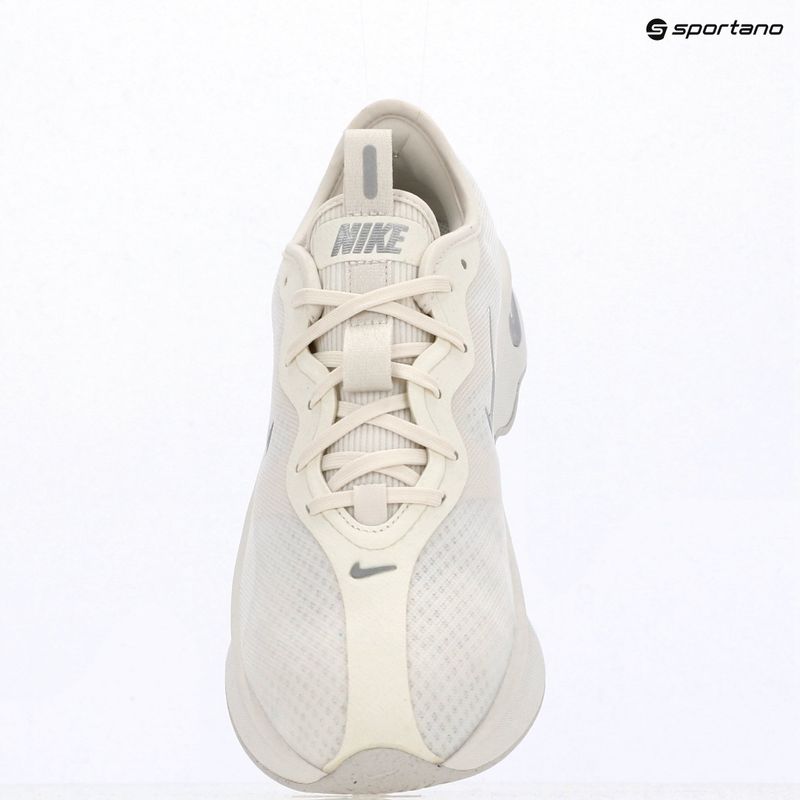 Încălțăminte pentru femei Nike Motiva 2 summit white/phantom/metallic silver 11