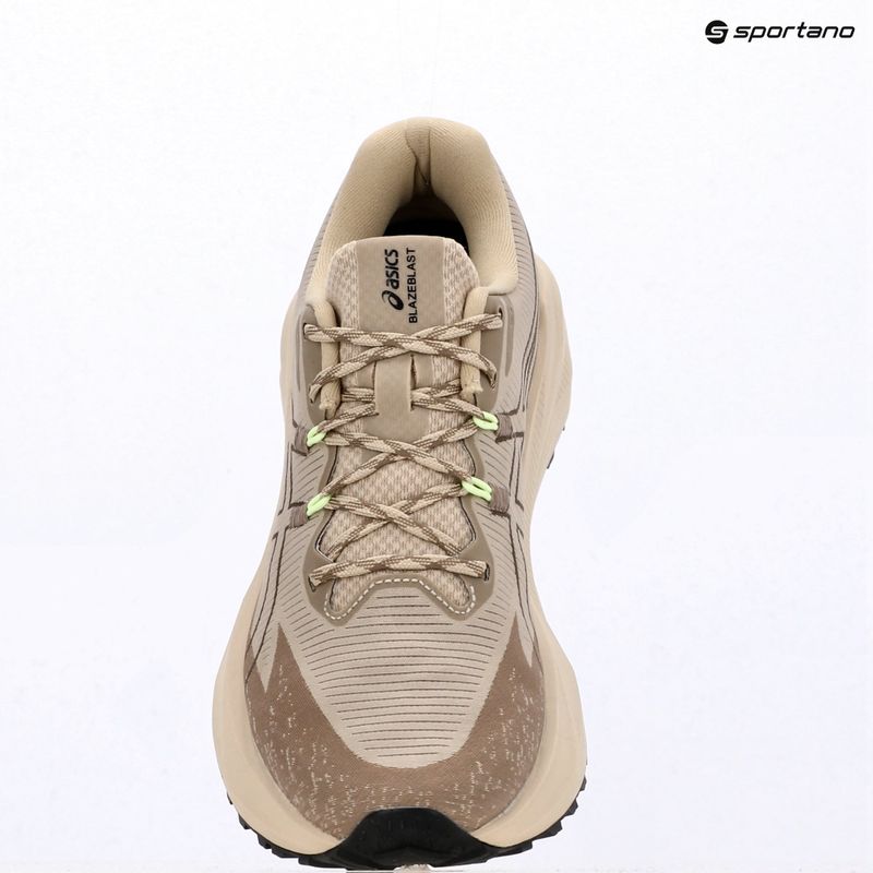 Pantofi de alergare pentru femei Asics Blazeblast simply taupe/illuminate yellow 14