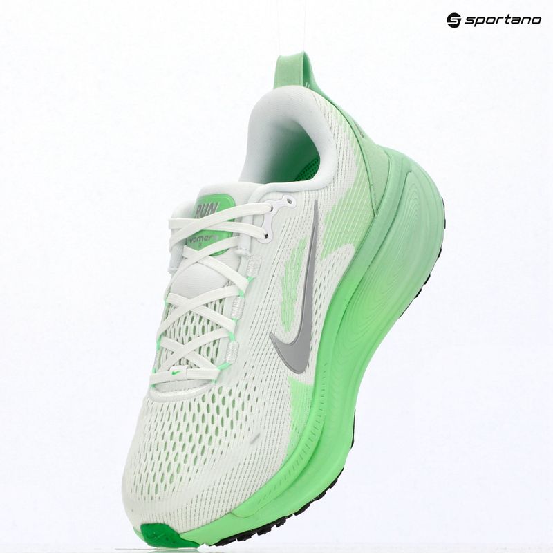 Încălțăminte de alergare pentru femei Nike Vomero 18 white/illusion green/metallic silver 18
