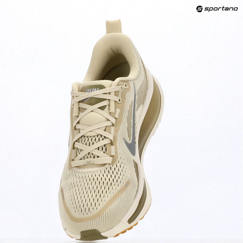 Încălțăminte de alergare pentru bărbați Nike Vomero 18 light khaki/desert khaki/metallic silver 15