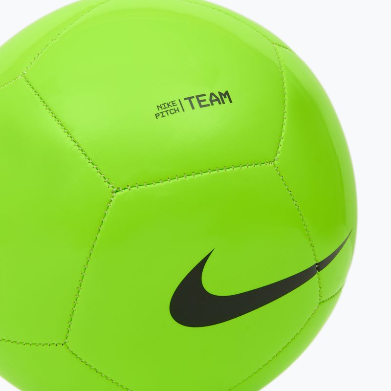 Minge de fotbal Nike Pitch Team mărime 4 electric green/black 3