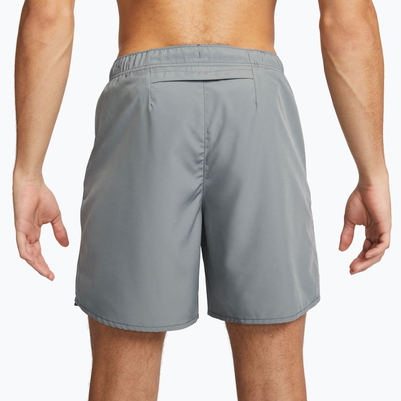Pantaloni scurți pentru bărbați Nike Challenger Dri-Fit smoke grey/smoke grey 3