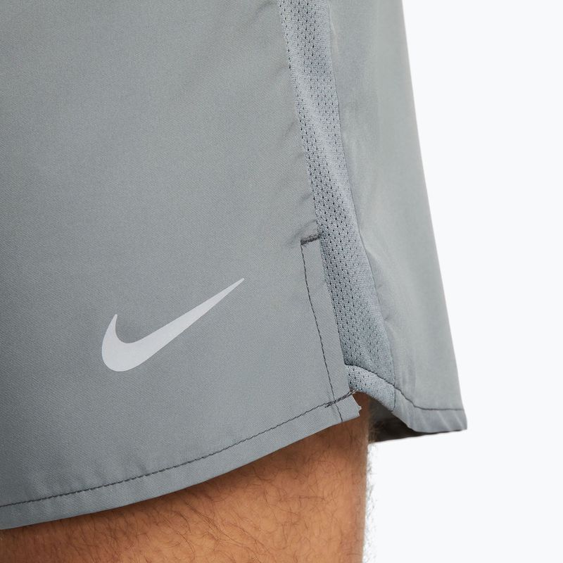 Pantaloni scurți pentru bărbați Nike Challenger Dri-Fit smoke grey/smoke grey 6