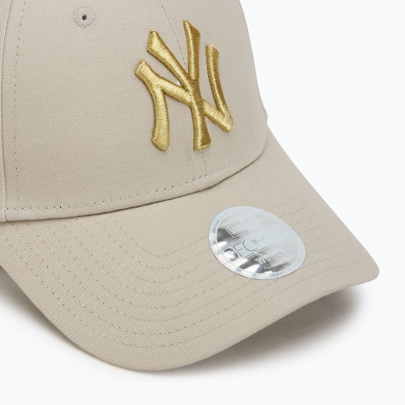 Femei New Era Metallic Logo 9Forty New York Yankees baseball cap bej deschis 3