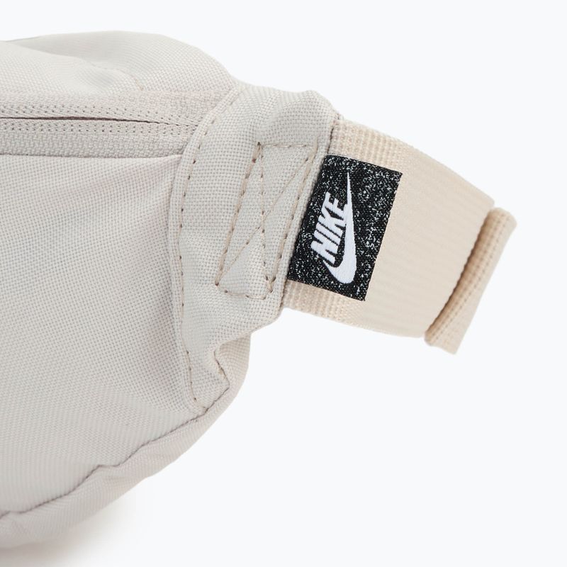 Borsetă Nike Heritage 3 l light orewood brn/white 4