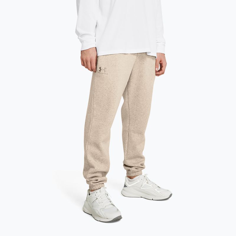 Pantaloni de antrenament pentru bărbați Under Armour Essential Fleece Joggers timberwolf taupe light hthr/timberwolf taupe