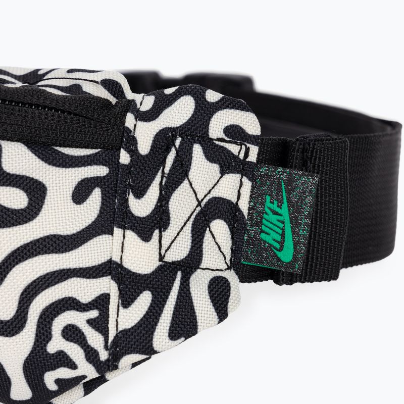 Borsetă Nike Heritage Waistpack 3 l black/coconut milk/stadium green 5