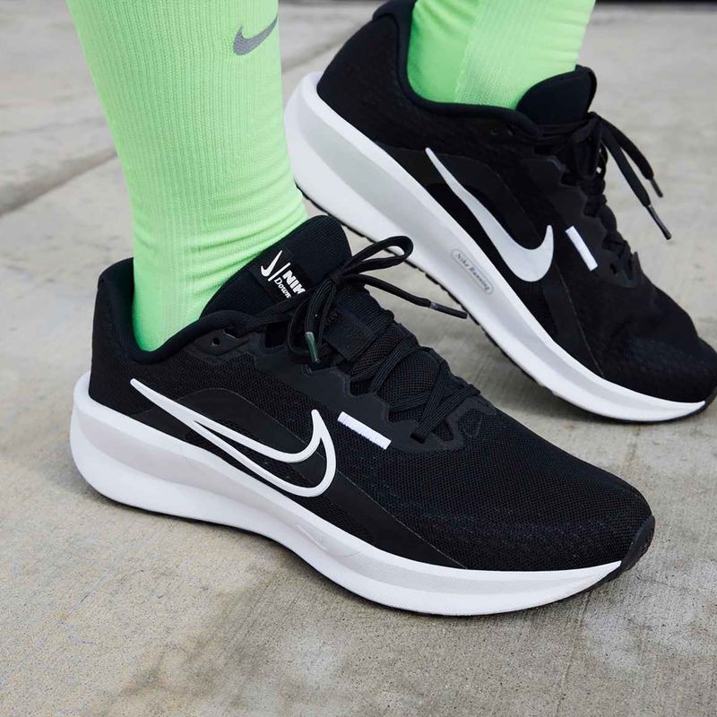 Încălțăminte de alergare pentru femei Nike Downshifter 13 astronomy black / white / dark smoke grey 15