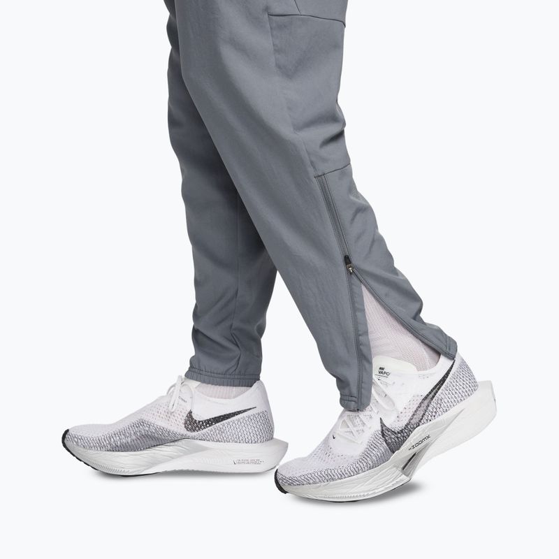 Pantaloni pentru bărbați Nike Dri-Fit Challenger Woven smoke grey/black 7