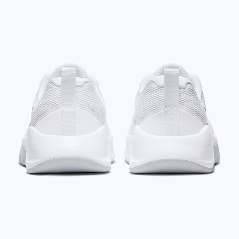 Încălțăminte de antrenament pentru femei Nike MC Trainer 3 white/photon dust/metallic platinum 4