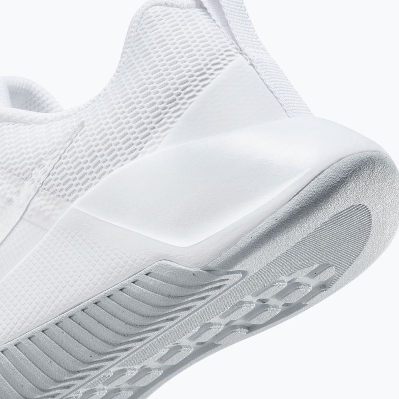 Încălțăminte de antrenament pentru femei Nike MC Trainer 3 white/photon dust/metallic platinum 8