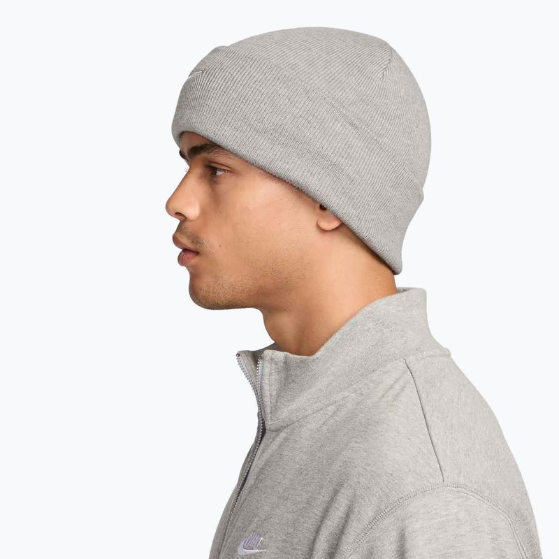 Căciulă de iarnă Nike Peak Swoosh Beanie dark grey heather/white 4