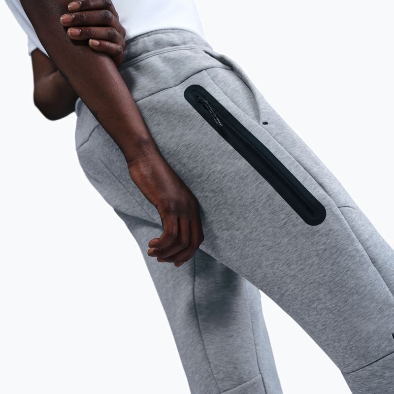 Pantaloni pentru bărbați Nike Tech Joggers dark grey heather/black 4