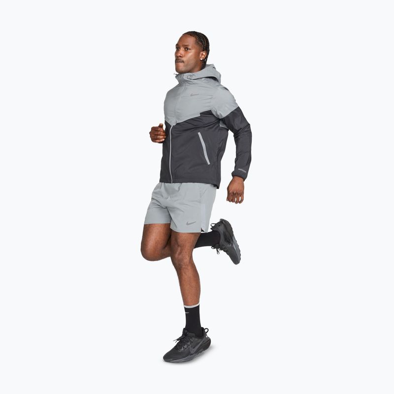 Pantaloni scurți pentru bărbați Nike Dri-Fit Challenger 5" 2in1 smoke grey/dark smoke grey 2